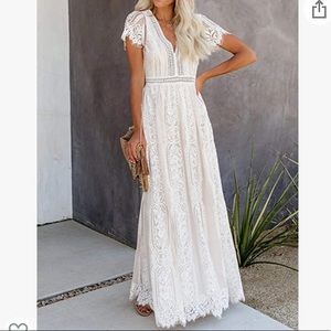 NWOT 🌸 SM - VICI Lace Maxi Dress